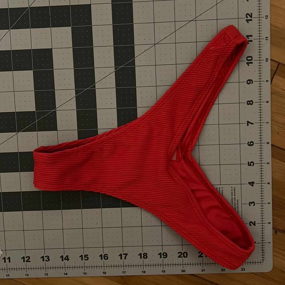 437 Stella Bottoms size small